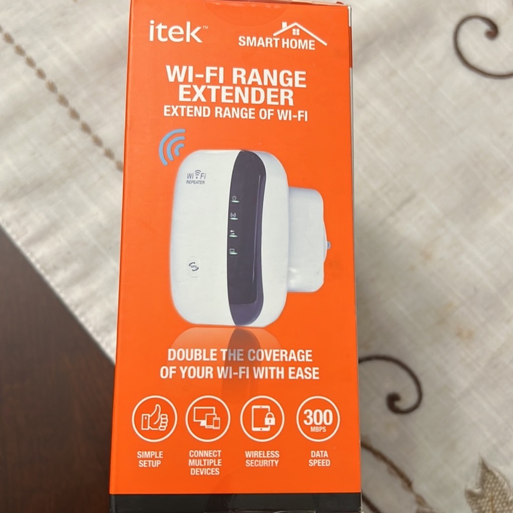 Smart Home Wi-Fi Extender - Picture 4 of 8